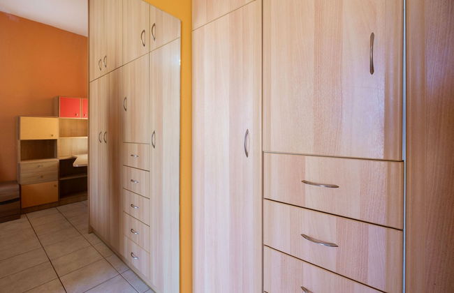 Relaxing Family Home near Beaches - Photo 25