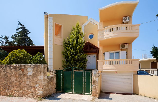 Relaxing Family Home near Beaches - Photo 1