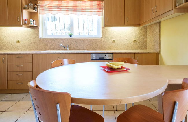 Relaxing Family Home near Beaches - Photo 15