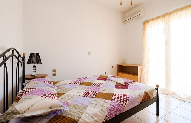 Relaxing Family Home near Beaches - Photo 7