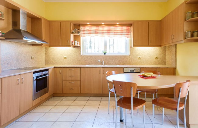 Relaxing Family Home near Beaches - Photo 18