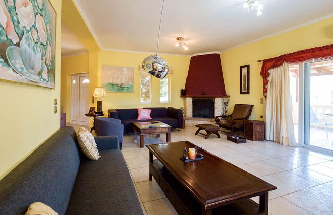 Relaxing Family Home near Beaches - Photo 26