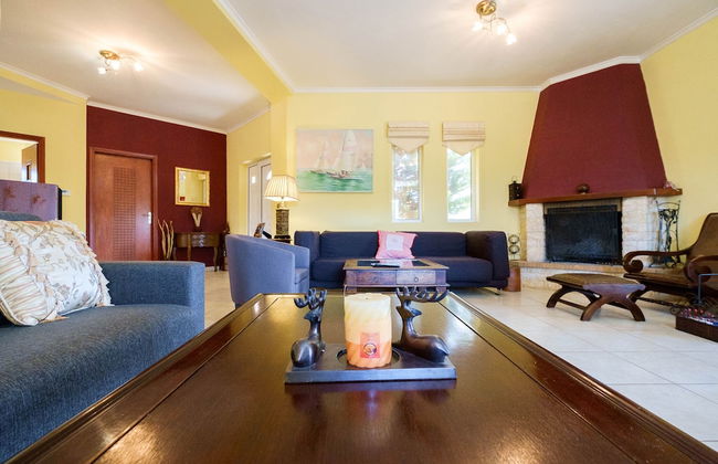 Relaxing Family Home near Beaches - Photo 28