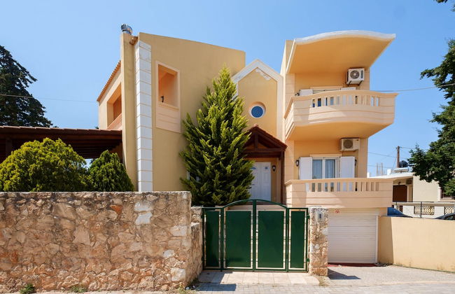 Relaxing Family Home near Beaches - Photo 47