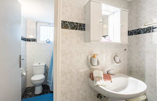Seaside Family Haven - Avia's Spacious Getaway - Foto 20