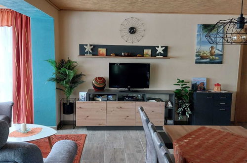 Photo 9 - Captivating Apartment in Lichtenhain With Pond