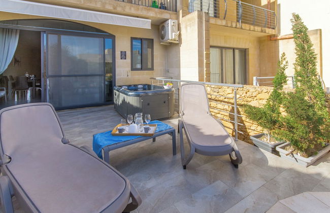 Ta'Siku Gozitan villa + Pool & hot tub - Photo 29