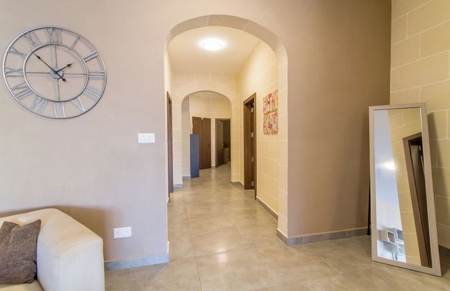 Ta'Siku Gozitan villa + Pool & hot tub - Photo 25