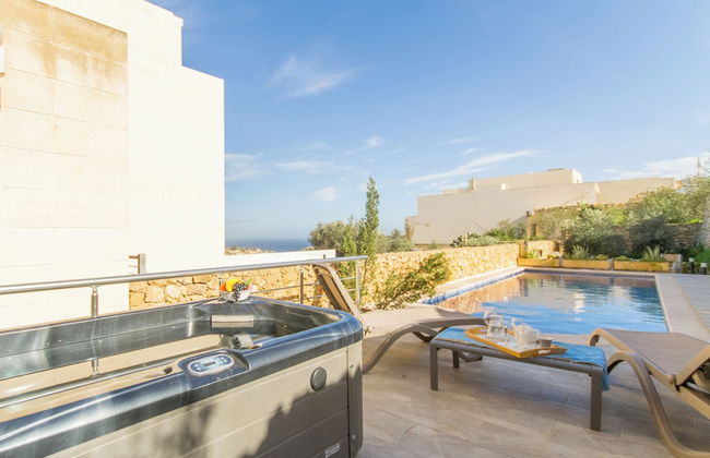 Ta'Siku Gozitan villa + Pool & hot tub - Photo 20