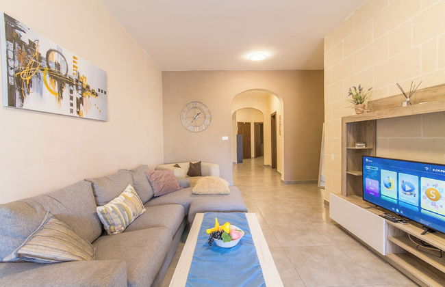 Ta'Siku Gozitan villa + Pool & hot tub - Photo 14