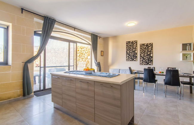 Ta'Siku Gozitan villa + Pool & hot tub - Photo 24