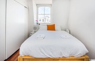 Photo 2 - Bright stylish Nott Hill apart sleeps 6