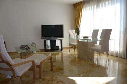 Foto 13 - Fine Duplex Apartment - Near Beach