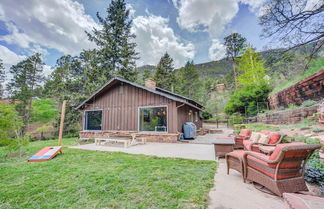 Photo 1 - 4BR Mountain Getaway Pikes Peak, Dog-friendly