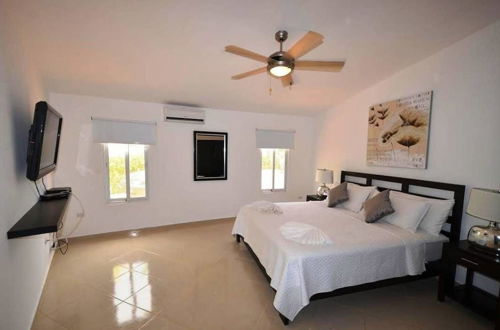 Photo 4 - Specially Design 6 Bedroom Villa With King Beds