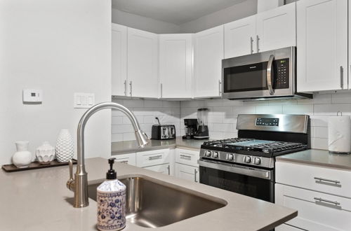 Photo 32 - Stylish 1BR Near UT Highland Evonify