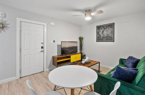 Photo 31 - Stylish 1BR Near UT Highland Evonify