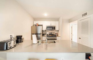 Photo 2 - Stylish 1BR Near UT Mueller Evonify