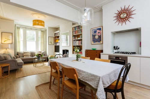 Photo 6 - Stunning 2 Bed Apt W Garden in Clapham