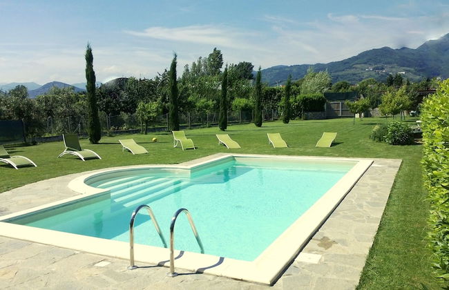 Villa In Lucca Placed in a Residential Area, all Services Nearby - Foto 1