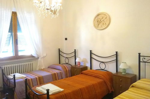 Foto 4 - Villa In Lucca Placed in a Residential Area, all Services Nearby