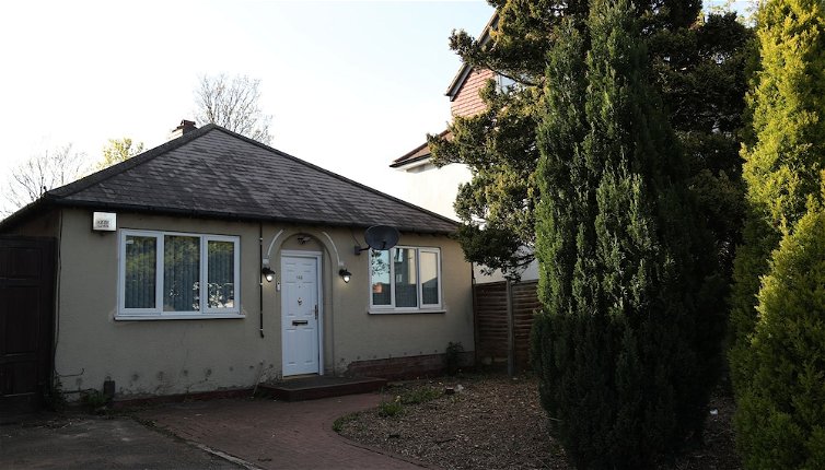 Photo 1 - Cosy 3-bed Bungalow NEC Airport Close to Amenities