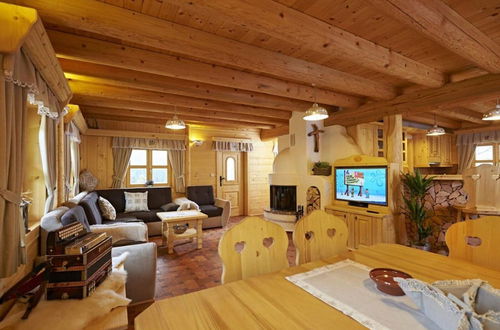 Foto 5 - Alpine Dream Chalet With Private Ski Lift