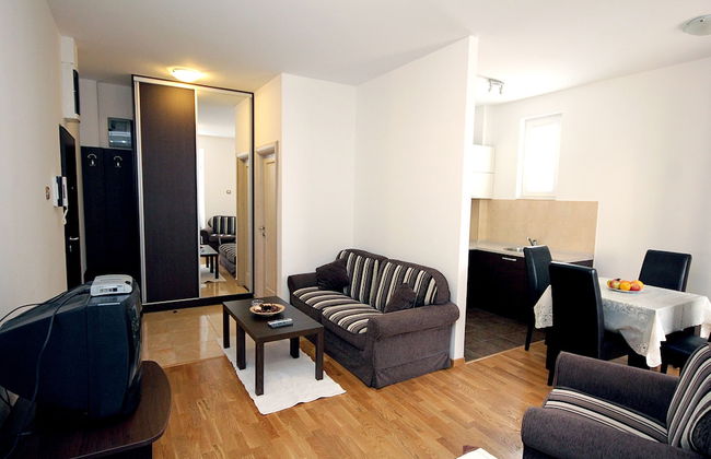 Apartments Mirista - Photo 9