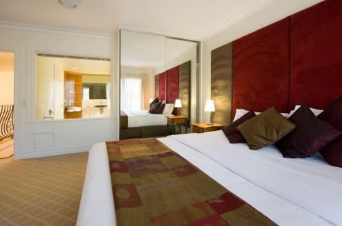 Photo 2 - Lakeside Suites 3