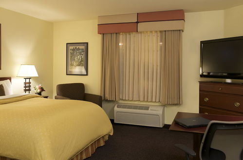 Photo 4 - Larkspur Landing Renton - An All-Suite Hotel