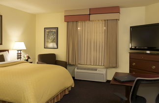 Photo 3 - Larkspur Landing Extended Stay Suites Hillsboro