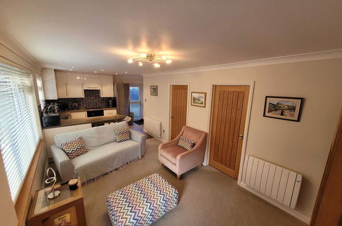 Foto 9 - Captivating 2 Bedroom Bungalow in Mumbles