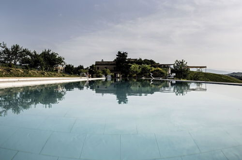 Photo 12 - Belvilla by OYO Enticing Apartment With Pool