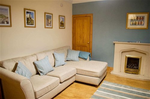 Photo 9 - Newly Refurbed Home With Free Parking