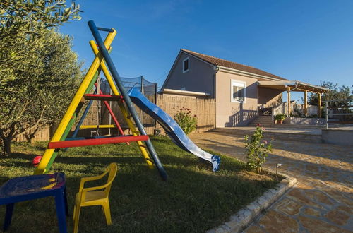 Photo 22 - Charming Holiday Home With Private Pool