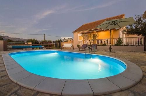 Photo 15 - Charming Holiday Home With Private Pool