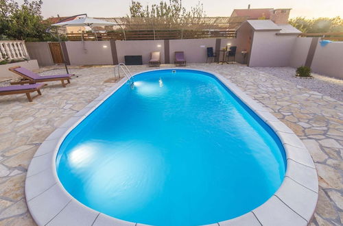 Photo 14 - Charming Holiday Home With Private Pool