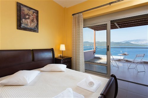 Photo 4 - Luxury Villa for 6 Amazing Sea View Pool