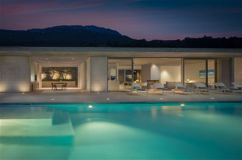 Foto 31 - Villa Radun Home with Grand Heated Pool