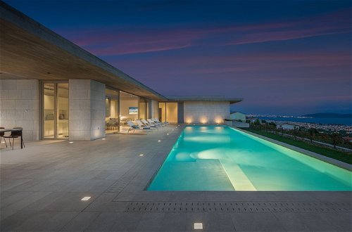 Foto 28 - Villa Radun Home with Grand Heated Pool