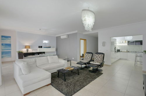 Photo 8 - Luxury Apt With Side Seaviews and Pool, Best Location