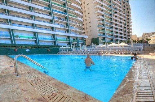 Photo 13 - Luxury Apt With Side Seaviews and Pool, Best Location