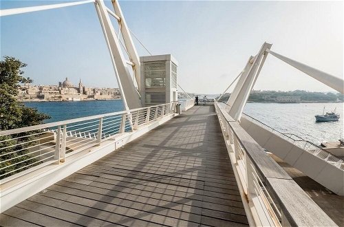 Foto 20 - Seafront Apartment in Sliema wt Breathtaking Views