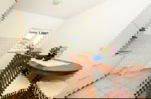 Photo 37 - Charming Seaside Apartment