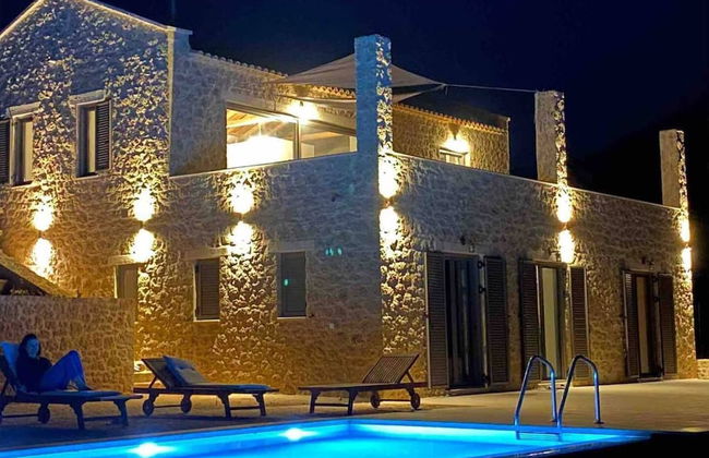 Lovely 3-bed Villa. Private Pool in Agios Nikolaos - Photo 1