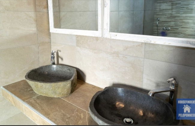 Lovely 3-bed Villa. Private Pool in Agios Nikolaos - Photo 12