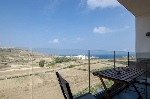 Photo 30 - 2 Bed Apartment w Distant Sea and Country Views