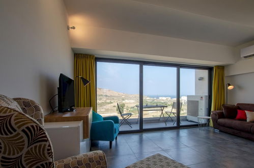 Photo 21 - 2 Bed Apartment w Distant Sea and Country Views