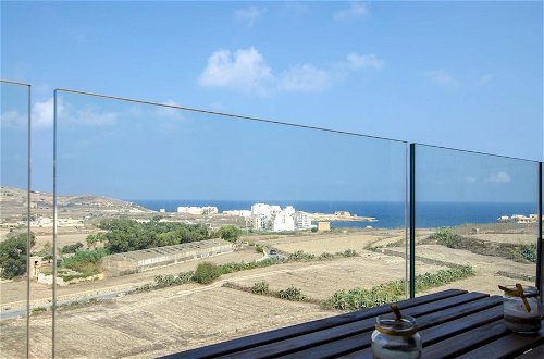 Photo 19 - 2 Bed Apartment w Distant Sea and Country Views