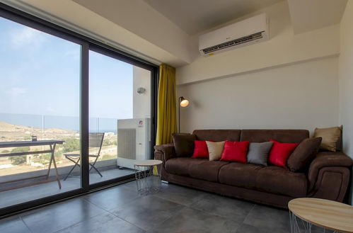 Photo 22 - 2 Bed Apartment w Distant Sea and Country Views